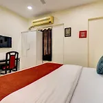 Spacious 2Bhk W I Caretaker Near Bkc And Jio Center