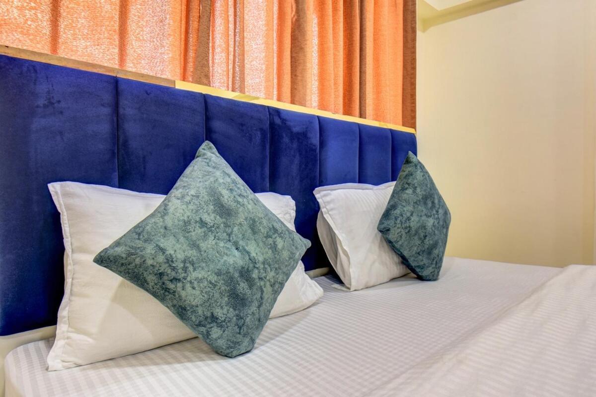 Spacious 2bhk W I Caretaker Near Bkc And Jio Center Bombaj