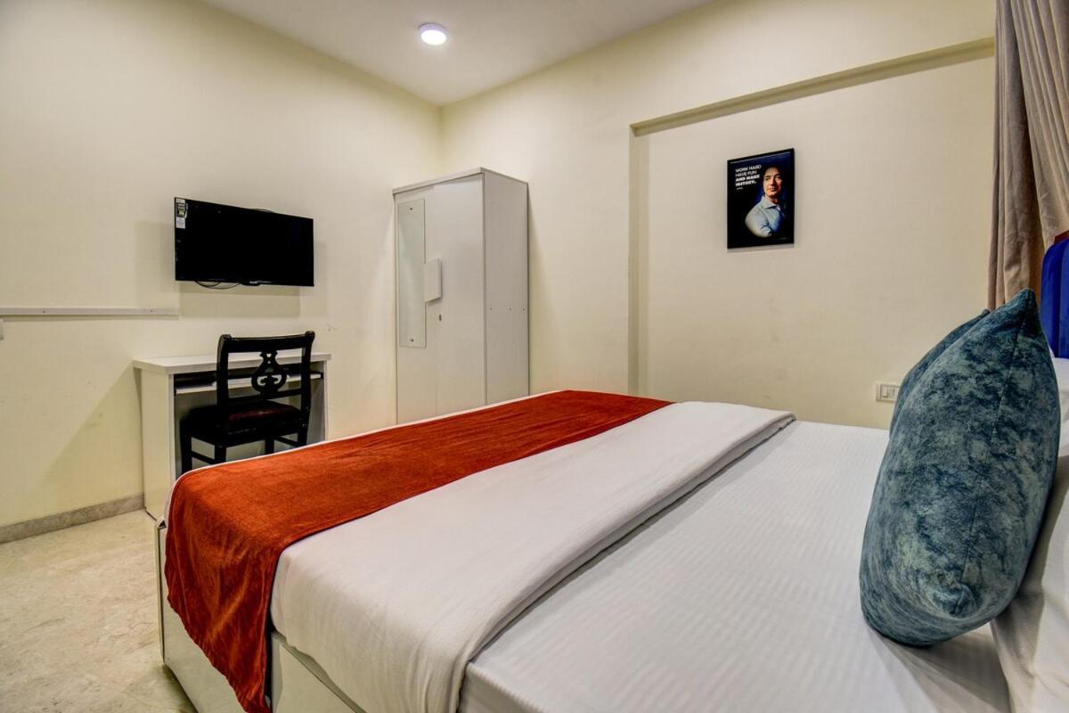 Spacious 2bhk W I Caretaker Near Bkc And Jio Center Apartment