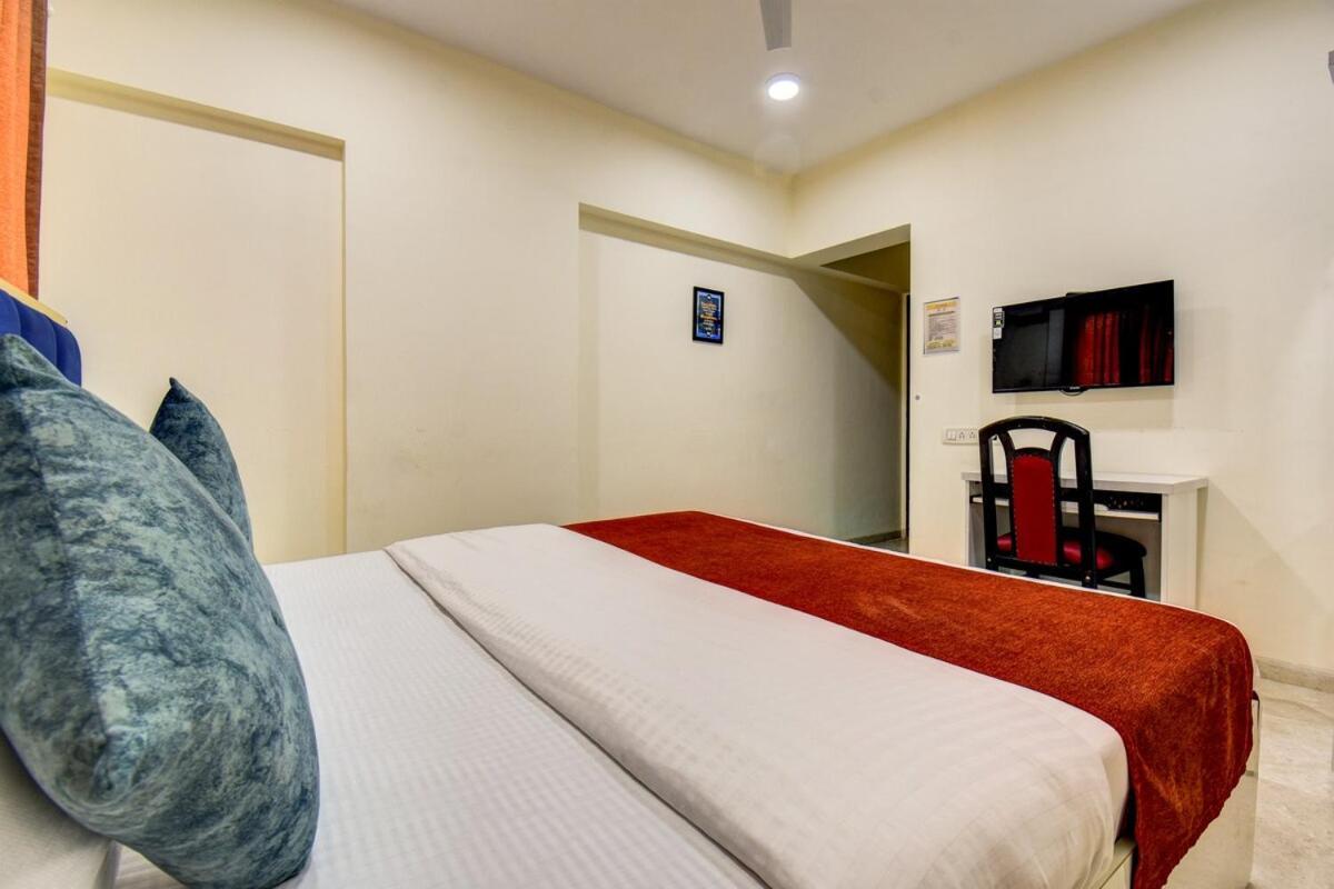 Spacious 2bhk W I Caretaker Near Bkc And Jio Center * Bombaj