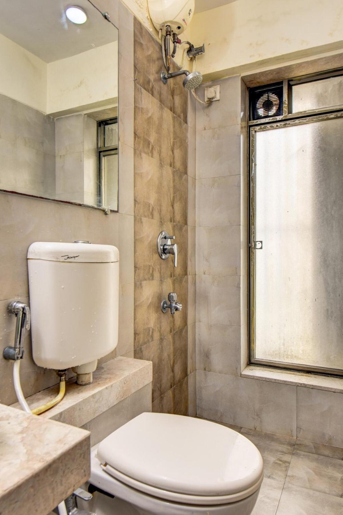 Spacious 2bhk W I Caretaker Near Bkc And Jio Center