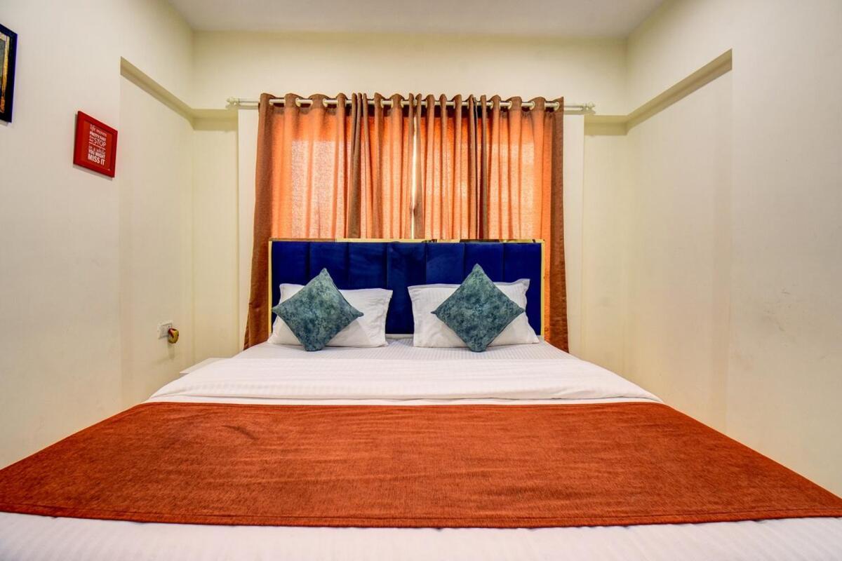 Spacious 2bhk W I Caretaker Near Bkc And Jio Center Bombaj