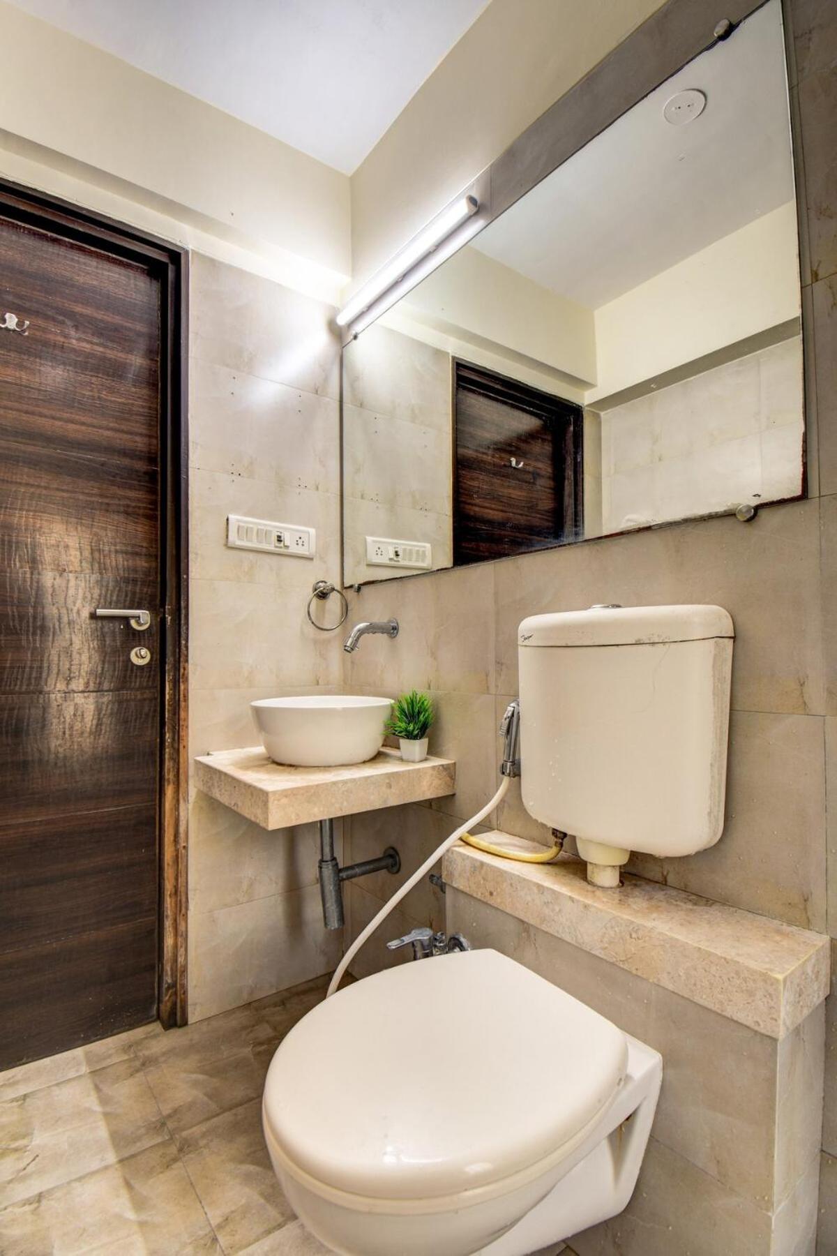 Spacious 2bhk W I Caretaker Near Bkc And Jio Center Apartment